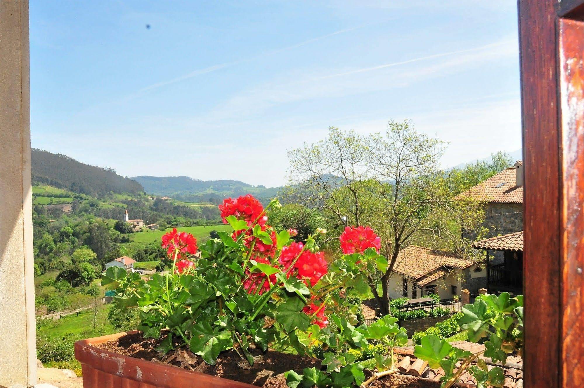 Casa Rural Llugaron I Affittacamere Miravalles Esterno foto